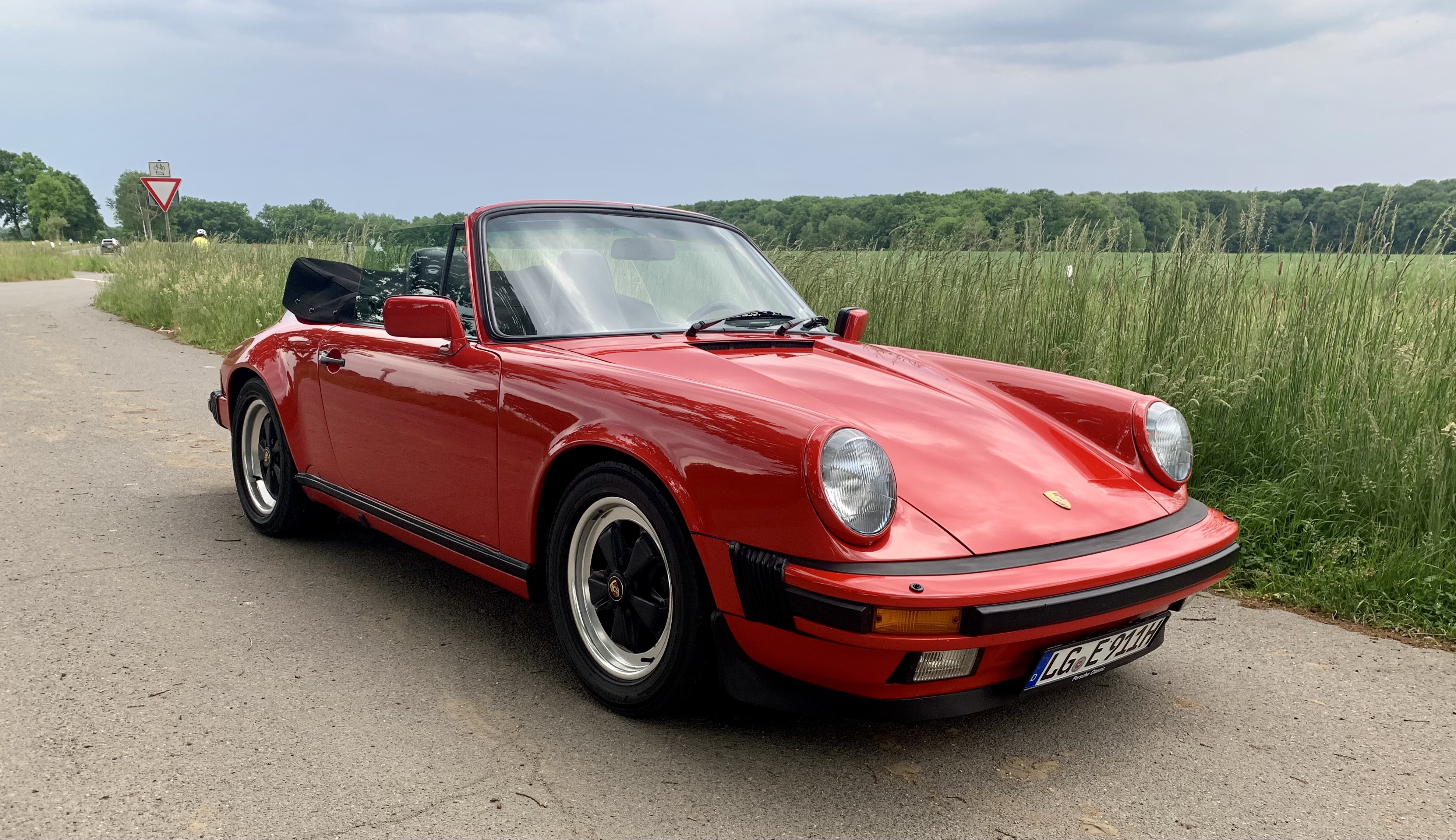 Porsche LG E911H.jpg